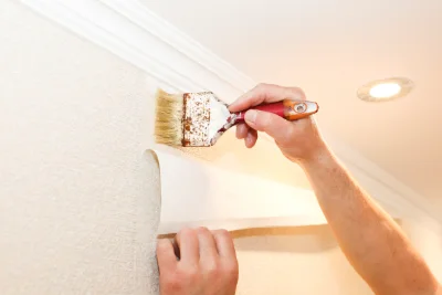 Pose de papier peint à la Brigue — revêtements muraux et toiles de verre
